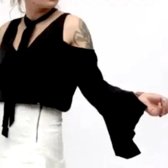 NWT Line & Dot Blouse with Tie Front Black Size Small - Picture 4 of 16